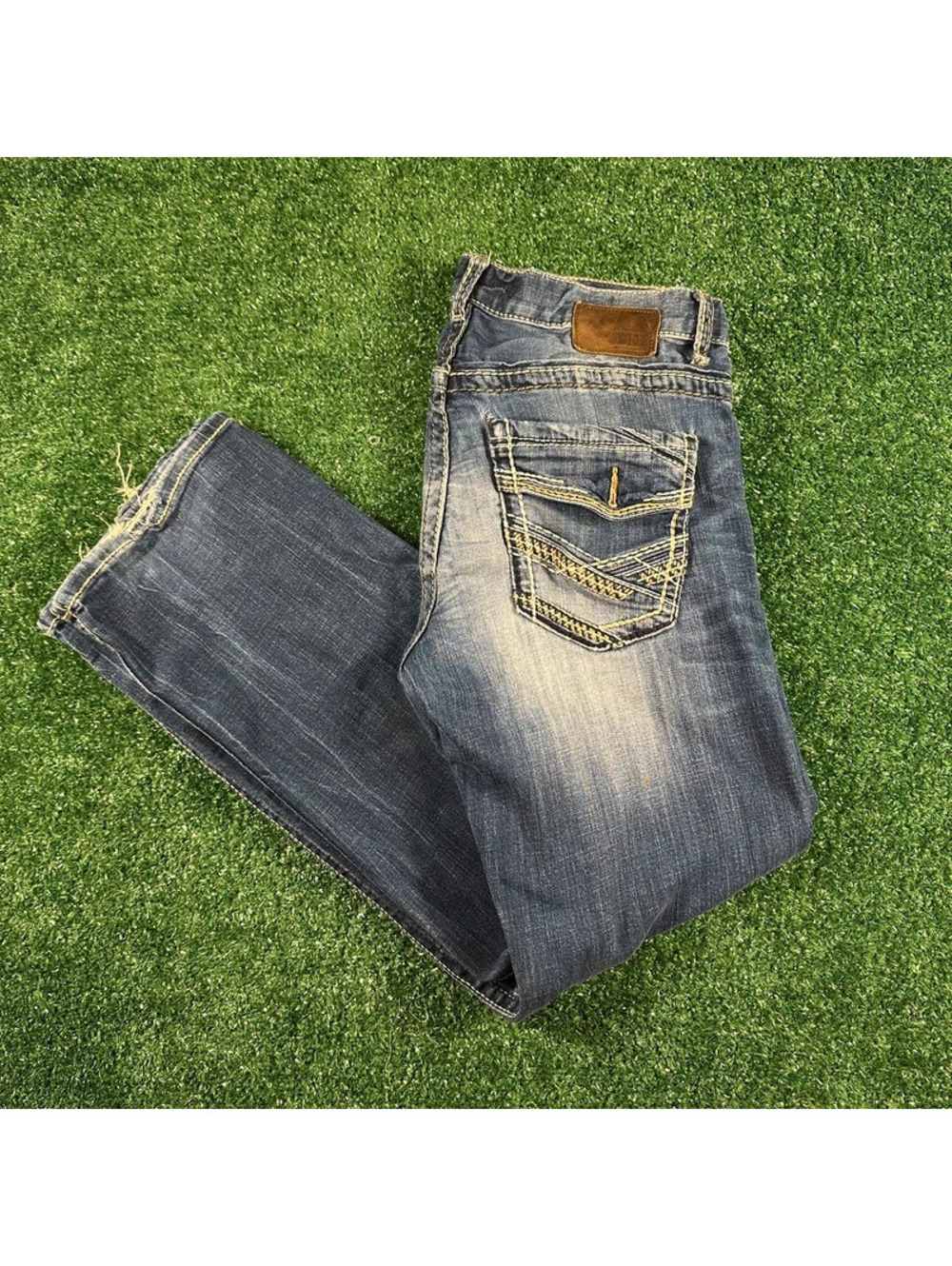 Buckle BKE Jake jeans size 33R 32 length distressed